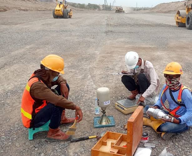 quatervoisa's tweet photo. 📍 𝗚𝗔𝗨𝗧𝗔𝗠𝗔 𝗛𝗢𝗦𝗣𝗜𝗧𝗔𝗟, 𝗠𝗘𝗡𝗧𝗘𝗡𝗚

Our team has successfully completed the land clearing phase, removing all vegetation and debris to prepare the site. Currently, we are conducting soil compaction using heavy machinery to ensure a stable and solid foundation. https://t.co/ax9Pn8nS0T