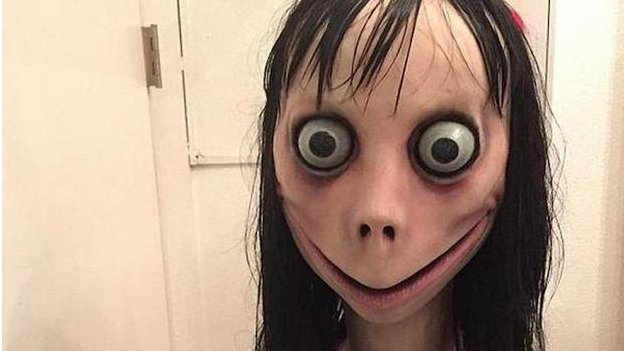 CrispyChickenmm's tweet photo. Sonara raro decir que extraño a momo? Desde hace rato ya no salen cosas asi que asusten a medio internet https://t.co/Ap9KnrUPYg