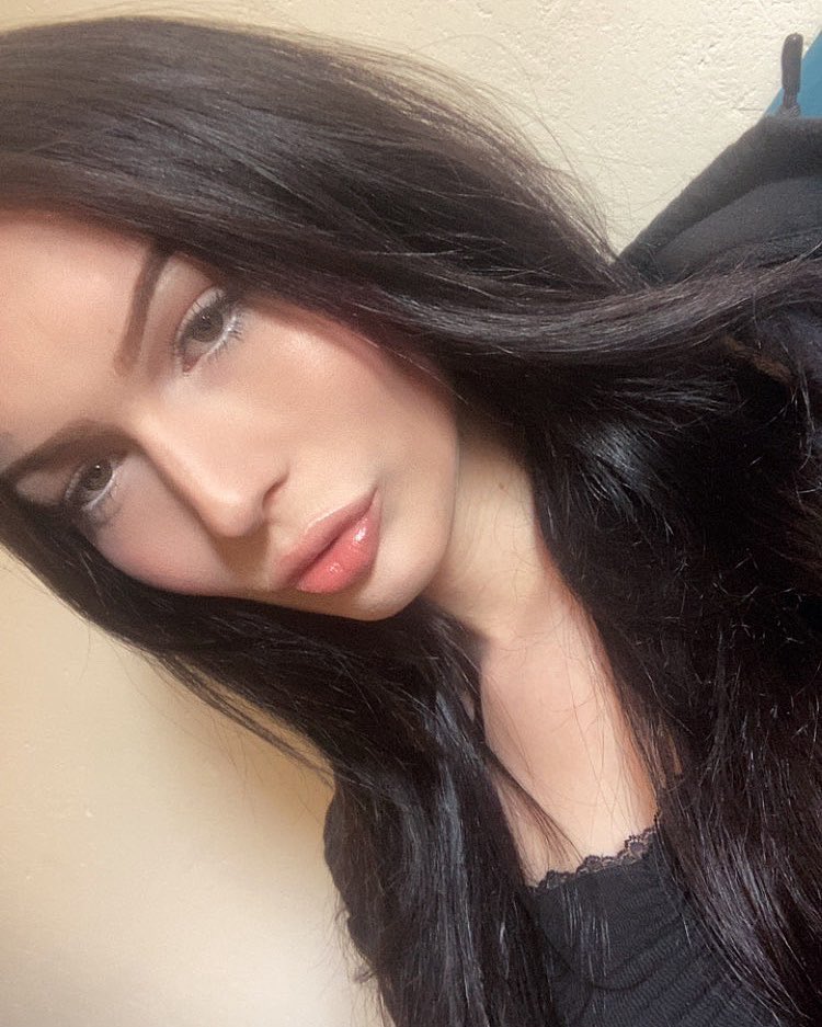 heatherts_'s tweet photo. Haiii x I’m still alive (sigh) https://t.co/aIuwAEMCtQ