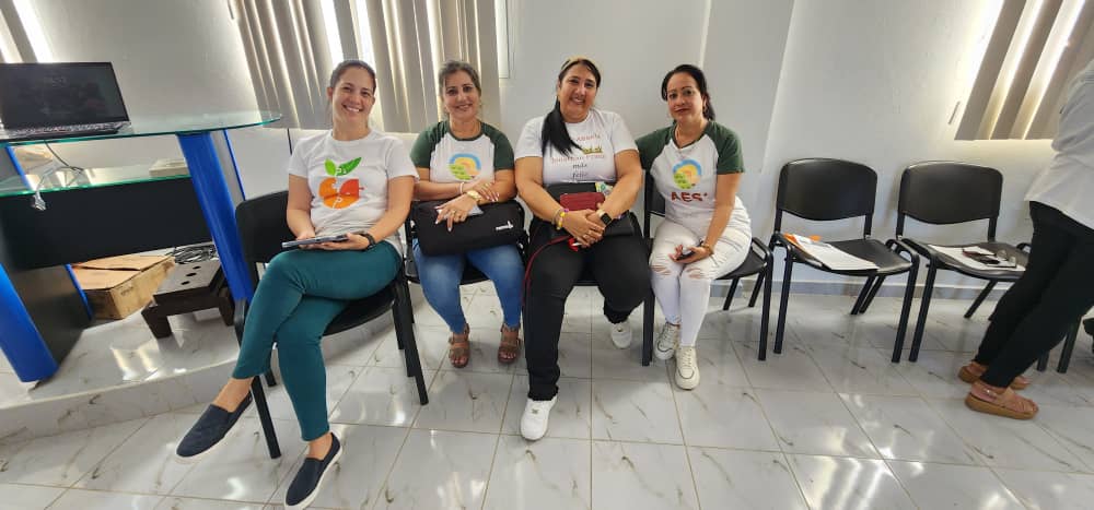 En espera para comenzar el taller nacional sobre el proyecto de alimentación escolar sostenible (AES +)#EducaciónGranma #CubaMined <a href="/YudelkisOrtizB/">Yudelkis Ortiz Barceló</a> <a href="/YanetsyTerry/">Yanetsy Terry Gutiérrez</a> <a href="/ortiz_uriarte/">Manuel Abelardo Ortiz Uriarte</a> <a href="/BorgesOlivero/">Carlos Borges Oliveros</a>