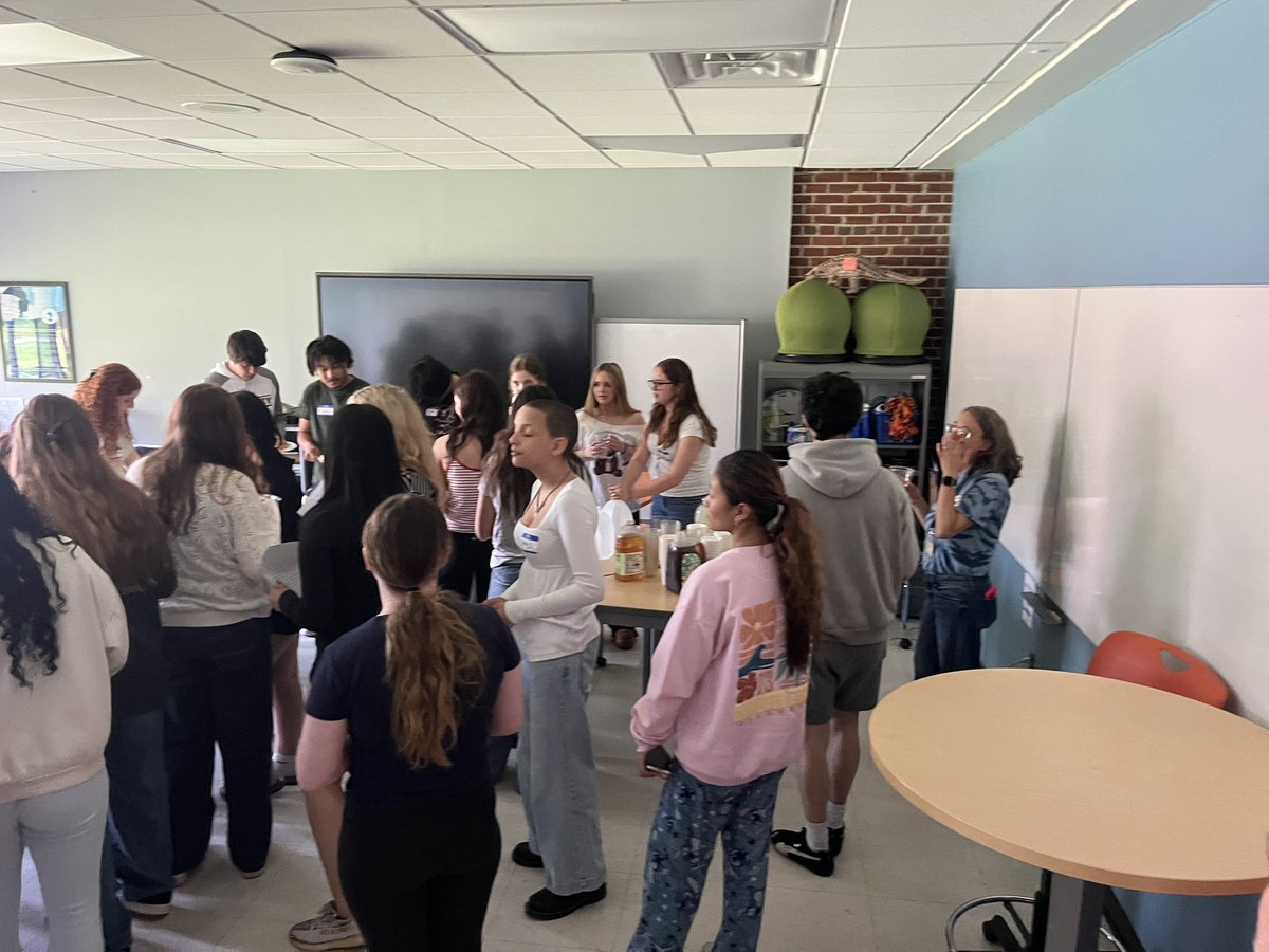 jsullivan165's tweet photo. Huge welcome to the newest cohort of LIFE School students! 🥳 Today’s Welcome Brunch was filled with smiles, fun stories, and new connections. Here’s to a year of growth, purpose, and possibility! #LIFESchool #IBCP #WeAreChappaqua @ski626 @RonGamma @KFloresChapp @cvmauricio5 https://t.co/ousArF7xqz