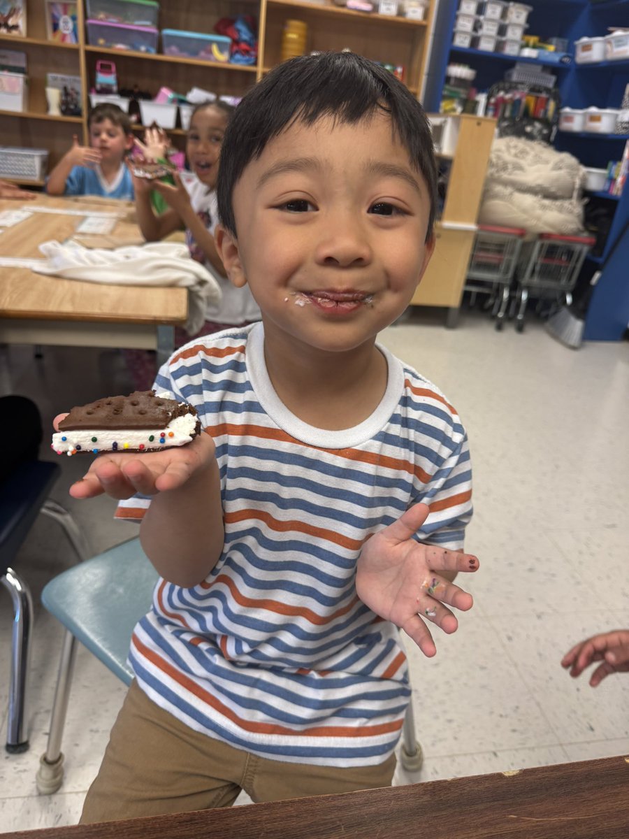 MirandaLapoint9's tweet photo. Ice cream day! @stpatcatholic https://t.co/3wZu7Uw2oG