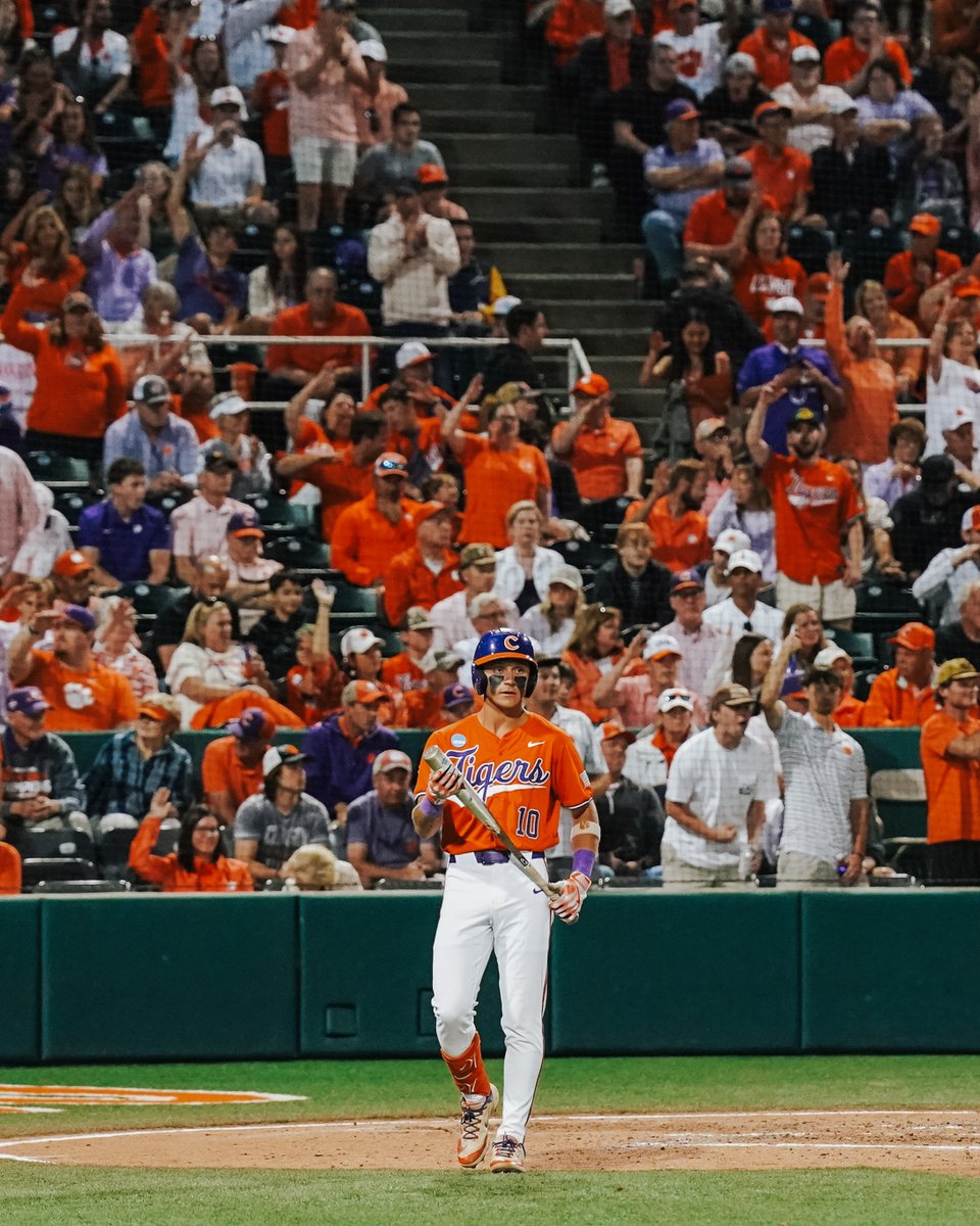 ClemsonTigers's tweet photo. Never a doubt.

@ClemsonBaseball || @CamCannarella https://t.co/SCPtii5OIw