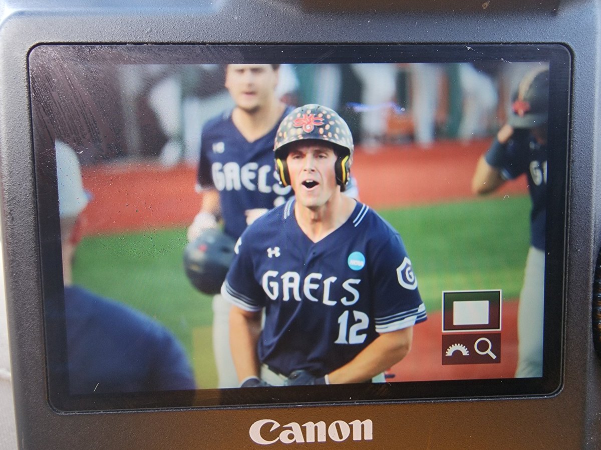 ADIOS PELOTA!!!

We've got an upset brewing after Brian Duroff drives a Laif Palmer FB out to LCF for a 3-R HR. The entire #SaintMarys dugout exploded in angry jubilation. 6-2, T7.