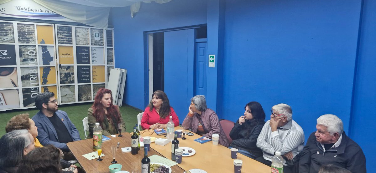 Qué lindo leer juntos, chicos, no se puede más 📚🌹💖
Gracias a la presencia de la gran escritora <a href="/maria___luisa/">María Luisa Córdova ✨🔪📖</a> 🌼
@elclubdelecturas
<a href="/mercurioafta/">El Mercurio de Antofagasta</a>
#Antofagasta
<a href="/fuegoimaginario/">Bernardo Cienfuegos</a>