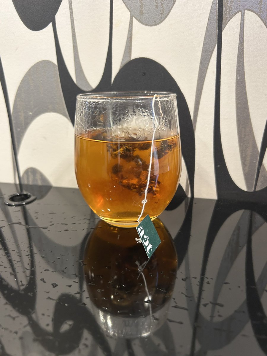 最近これ飲んでて、二日酔いでもぱんぱんにならなくなった笑
ありがとうわたしの飲酒生活をたすけてくれて。笑