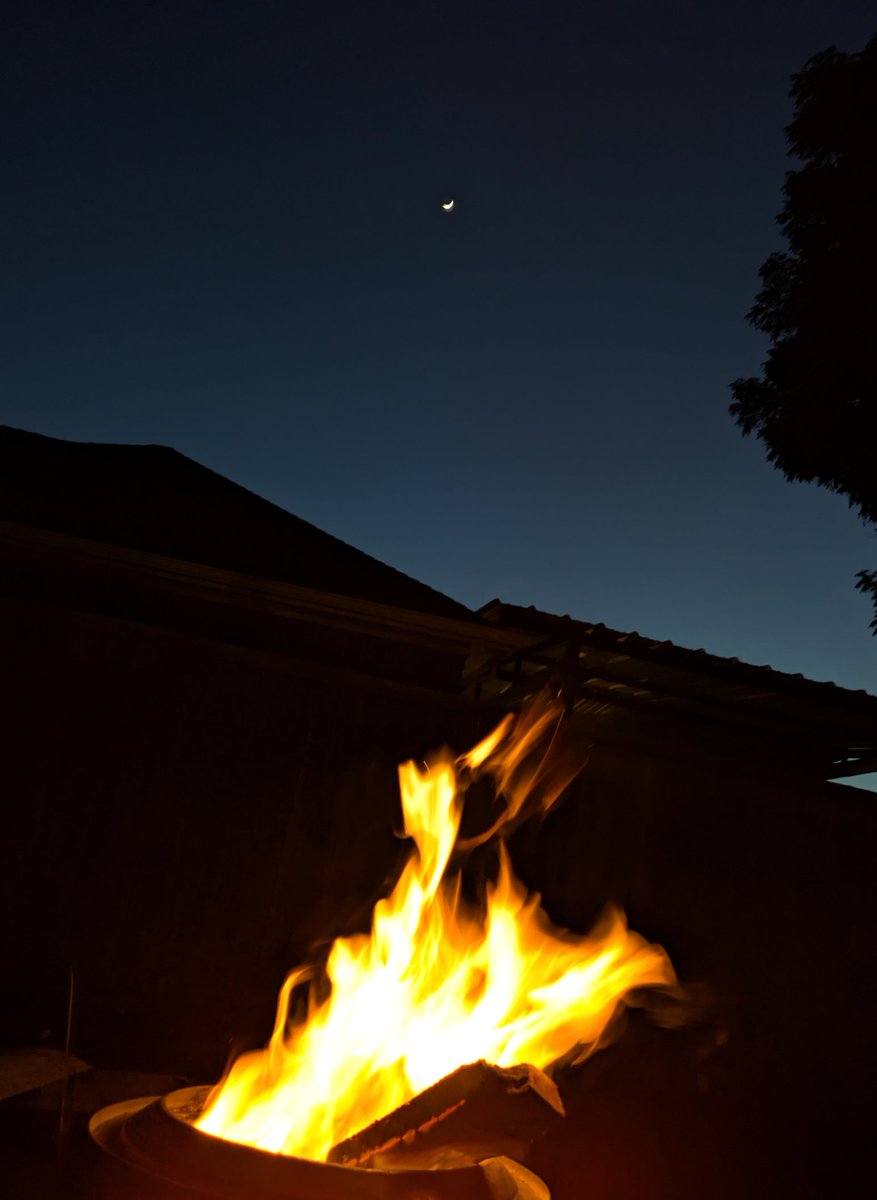 SamObiWon's tweet image. Busy day, stressful, but a beautiful evening makes for a soft landing.🔥🌙
#TexasSkies
#CoolNight