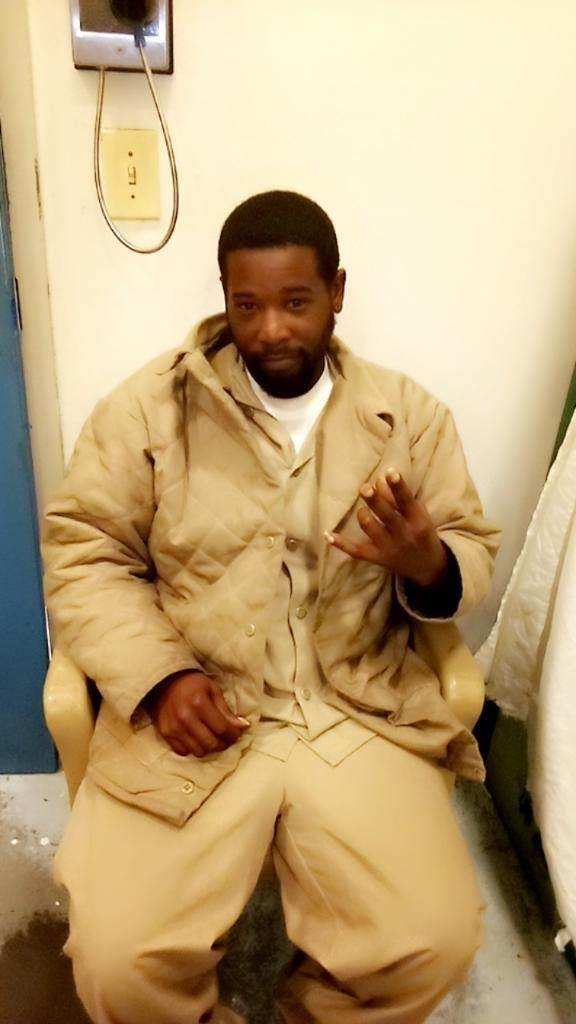 JayStrongCapone's tweet photo. #335612 how you taking pictures in the Junt ? Because I'm plugged in wherever #REALGOD fuck you mortals https://t.co/vJbLAgX1kJ