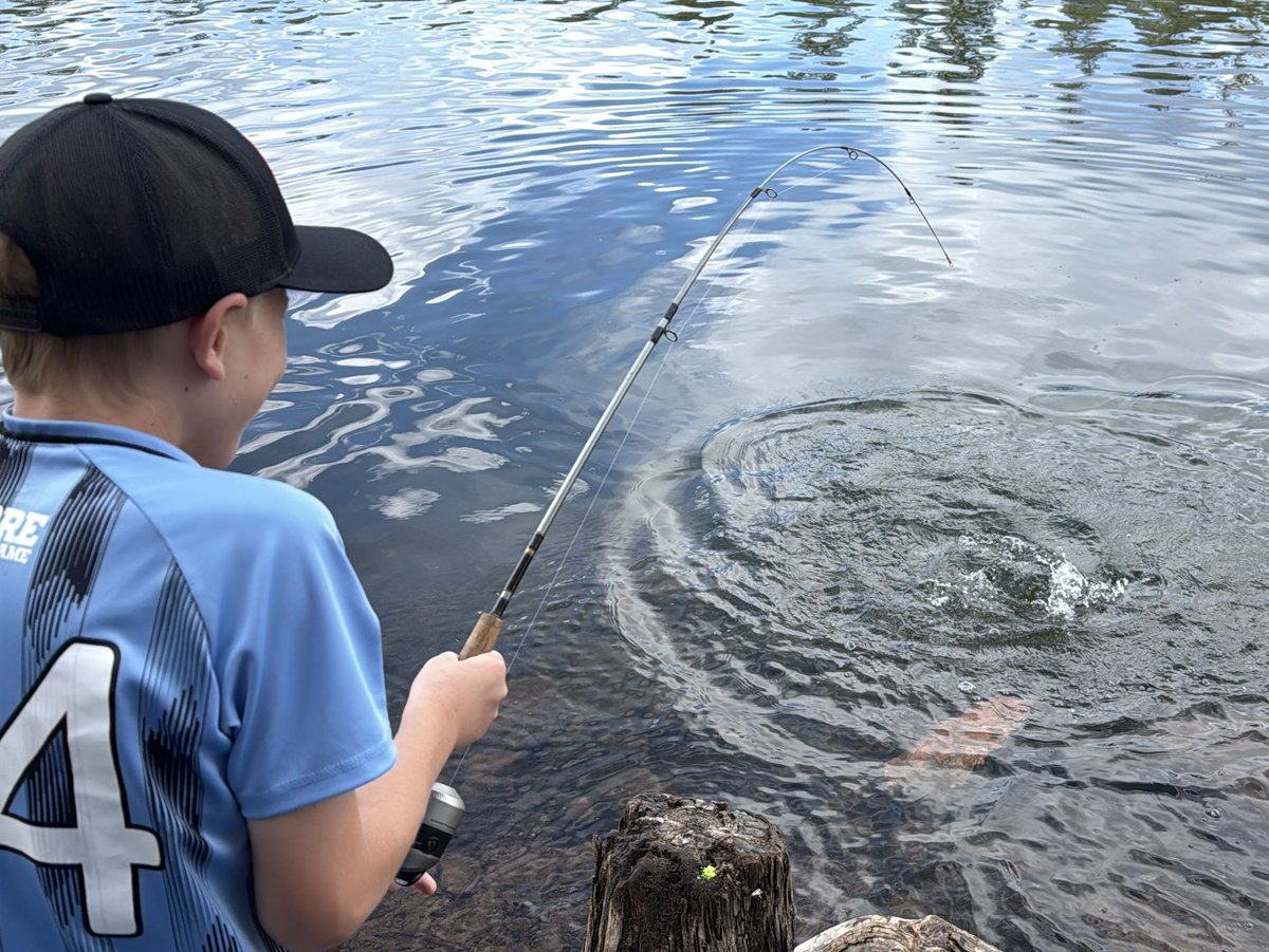 Some guy time with my future ⁦<a href="/ArizonaLutheran/">Arizona Lutheran</a>⁩ QB/FB hybrid on the rim.
Biggest trout of the day and he’s loving it.