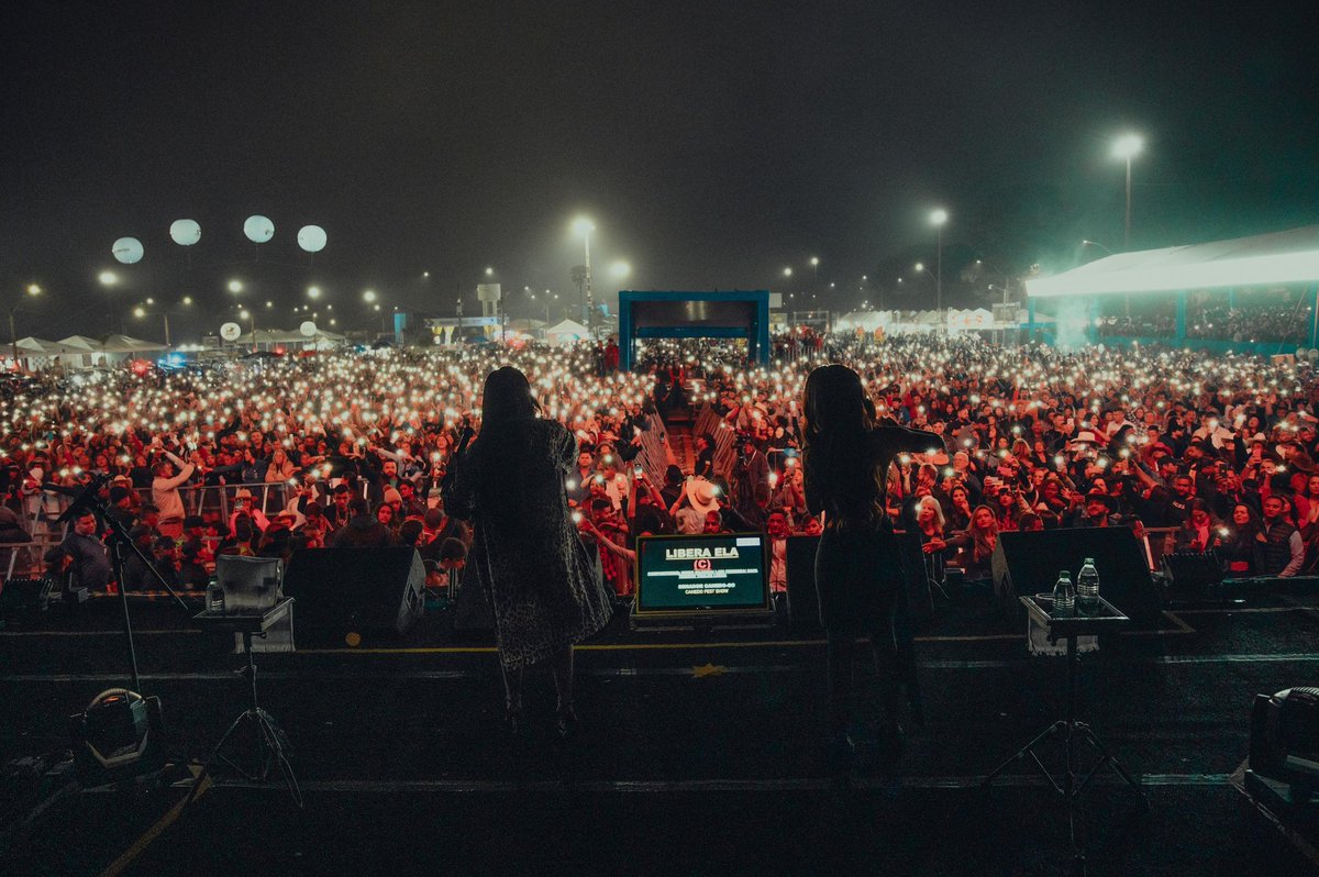 Maraisa's tweet photo. Quero agradecer com amor e carinho todos que foram prestigiar a gente no evento Canedo Fest Show, no nosso Goiás. Foi lindo demais!! Até breve!♥️🎶 https://t.co/RkSYC1sbLc
