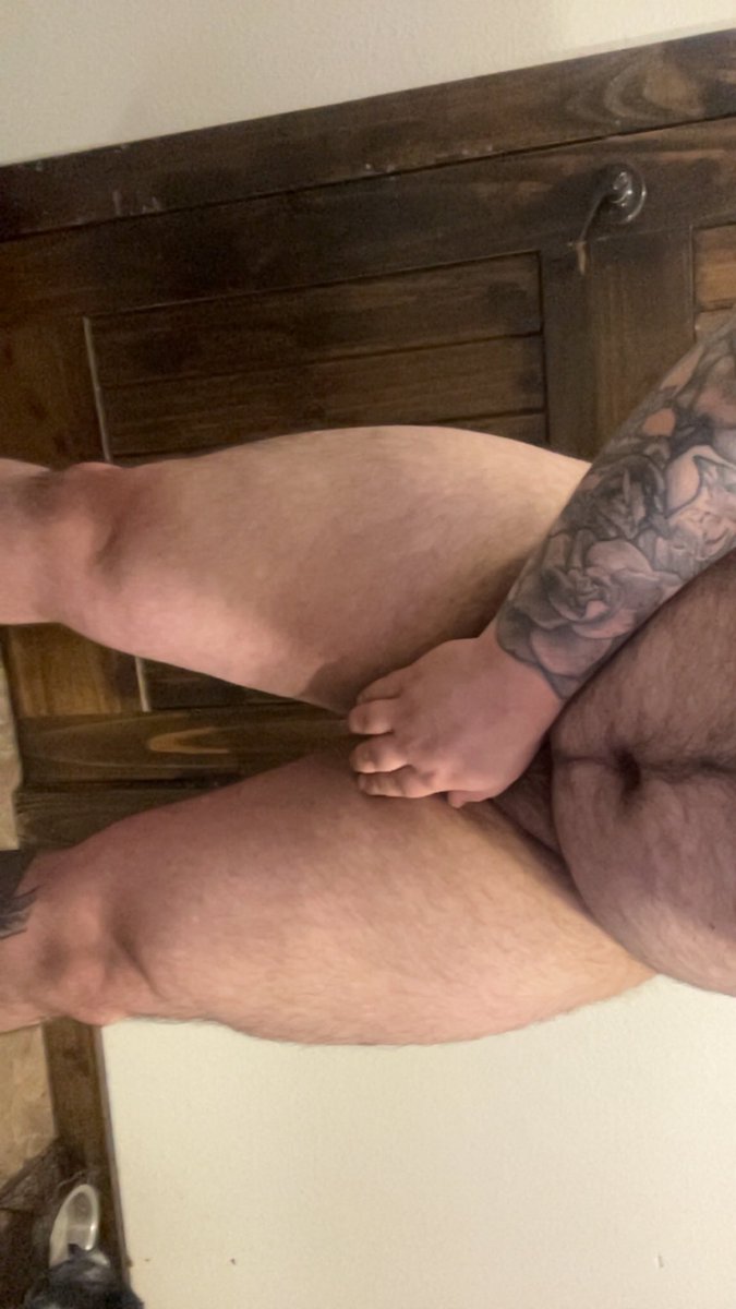 It was leg day today 
#bear #gay #dadbod #hairy #chub #chubby #bi #nsfw #nsfwtwt #twitterafterdark