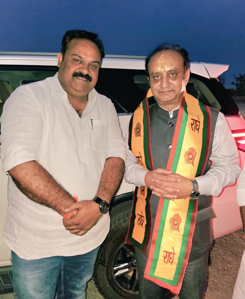 Vineet Sharma (@vineetsvbn) on Twitter photo “वाक्-चातुर्य, राष्ट्रभक्ति और नीति का अद्वितीय संगम –
ऐसे प्रखर नेता <a href="/SudhanshuTrived/">Dr. Sudhanshu Trivedi</a> जी से मथुरा प्रवास के दौरान भेंट का सौभाग्य मिला।
<a href="/BJP4India/">BJP</a> <a href="/BJP4UP/">BJP Uttar Pradesh</a> “वाक्-चातुर्य, राष्ट्रभक्ति और नीति का अद्वितीय संगम –
ऐसे प्रखर नेता <a href="/SudhanshuTrived/">Dr. Sudhanshu Trivedi</a> जी से मथुरा प्रवास के दौरान भेंट का सौभाग्य मिला।
<a href="/BJP4India/">BJP</a> <a href="/BJP4UP/">BJP Uttar Pradesh</a>