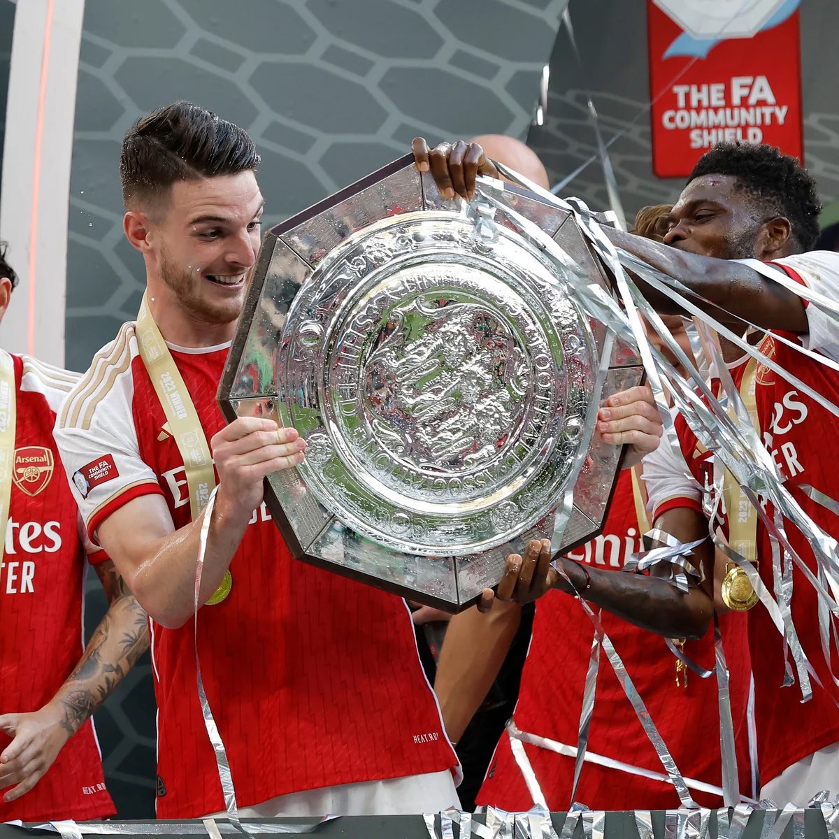 Gunnerscaz's tweet photo. @MatthewVillaaa We don’t need be flexing irrelevant trophies. Can guarantee we’ll get prem and cl before u do. https://t.co/ofQSLFeRpK