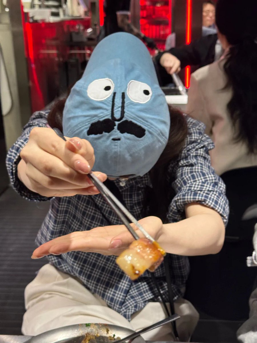 chaoyuei's tweet photo. You guys eat first! Happy weekend yall ✨ https://t.co/1H0rWwtHV1