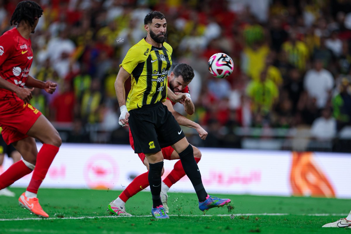IttiMania's tweet photo. يا لهذا الكـريم! 👑💛 https://t.co/Jk9h5ydifr