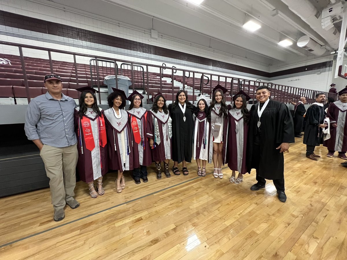 I’m not okay 🥹 so proud of you seven. Class of 2025, you will be missed dearly. 

Love you, queens 🥎🫶🏼 SENIORS!!! 👩🏻‍🎓