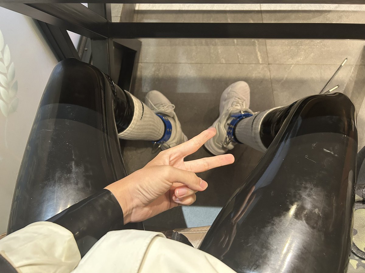 乳胶小狗第一次炒鸡大胆外穿🥵🔥
来成都和主人玩爽啦～～