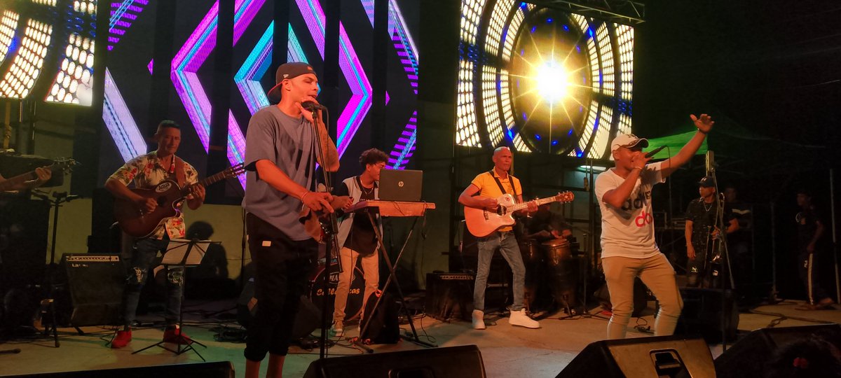 Yuleybi Clavero (@yuleybic57702) on Twitter photo Concierto de Callahacas en las fiestas populares #Campechuela 2025.
<a href="/YanetsyTerry/">Yanetsy Terry Gutiérrez</a>
<a href="/YudelkisOrtizB/">Yudelkis Ortiz Barceló</a>
<a href="/BorgesOlivero/">Carlos Borges Oliveros</a>
<a href="/yordan_roberto/">Yordan Roberto</a>
<a href="/YoandrisRa73346/">Yoandris Ramos</a>
<a href="/CarlosManuelAt3/">Carlos Manuel Atencio Quintana</a>
#CulturaCampechuela Concierto de Callahacas en las fiestas populares #Campechuela 2025.
<a href="/YanetsyTerry/">Yanetsy Terry Gutiérrez</a>
<a href="/YudelkisOrtizB/">Yudelkis Ortiz Barceló</a>
<a href="/BorgesOlivero/">Carlos Borges Oliveros</a>
<a href="/yordan_roberto/">Yordan Roberto</a>
<a href="/YoandrisRa73346/">Yoandris Ramos</a>
<a href="/CarlosManuelAt3/">Carlos Manuel Atencio Quintana</a>
#CulturaCampechuela