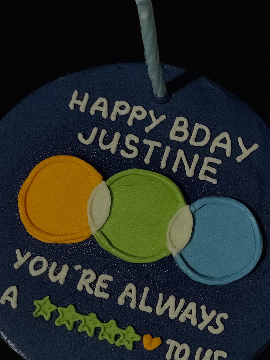 _justinnie's tweet image. Coolest birthday cake ever @letterboxd