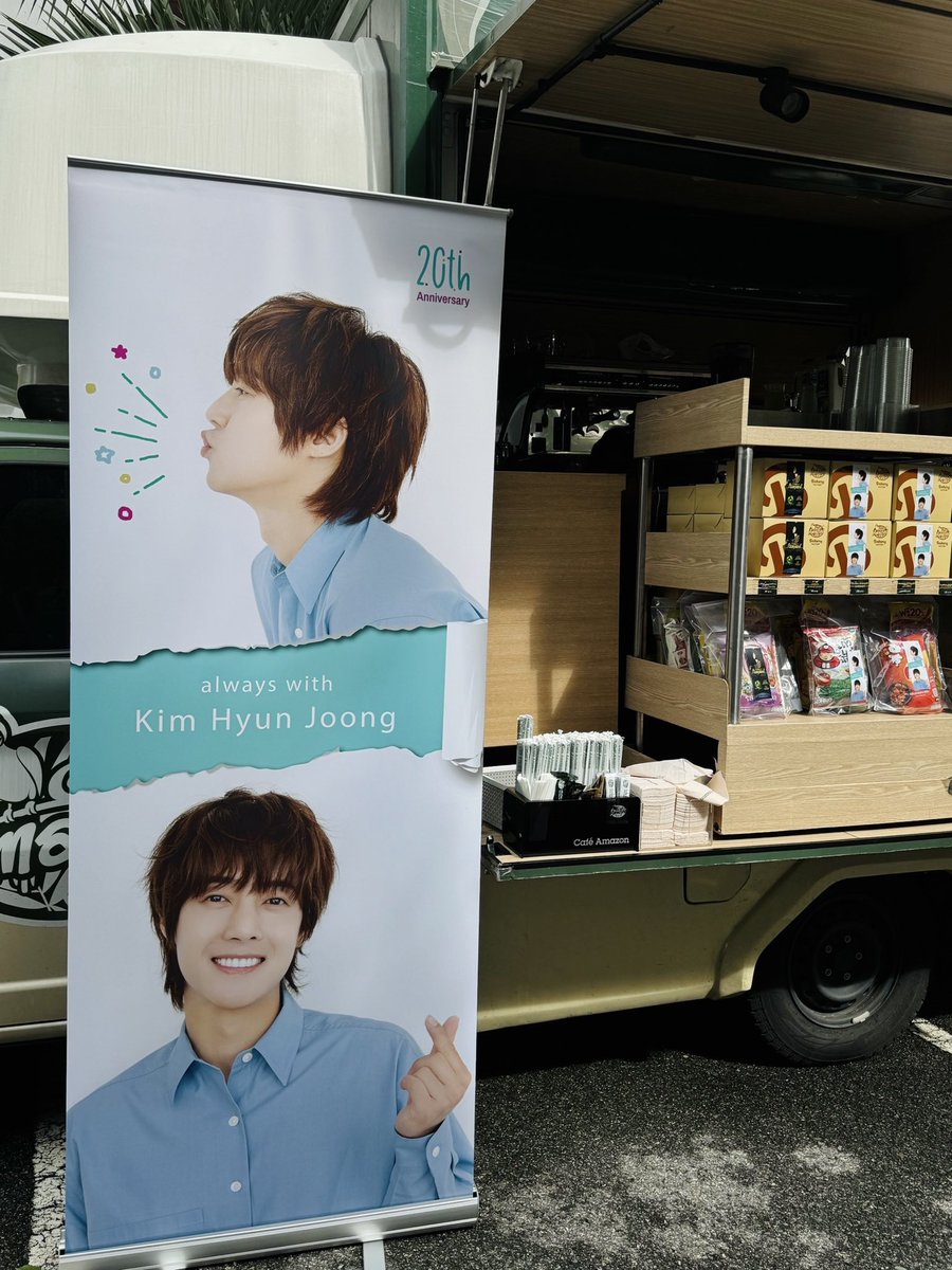 KimImmAme's tweet photo. Serve Your Fresh and FREE! 😘

Staffs > 9:00 am and all day long
Fans > 12.00 pm onwards just show your KHJ ticket

Grab your Thai Tea
Sip your Favorite Coffee 
and Enjoy The Show

#2025KimHyunJoongWorldTourFilamentinBangkok
#คิมฮยอนจุง
#김현중
#KimHyunJoong
#キムヒョンジュン https://t.co/tTTnXK9oN5