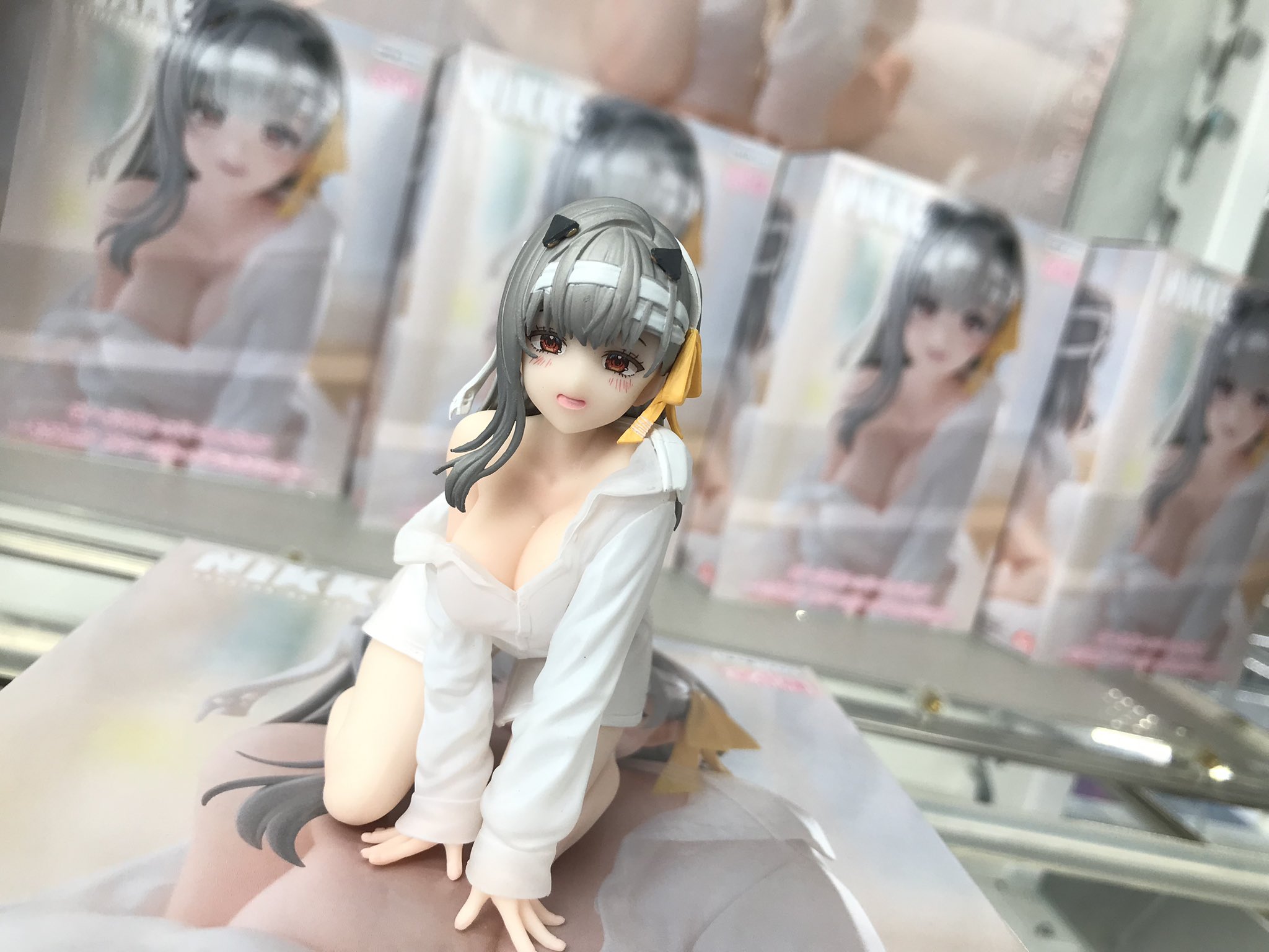勝利の女神：NIKKE ぬーどるストッパーフィギュア　GiGO限定メタルポスター 勝利の女神：NIKKE ぬーどるストッパーフィギュア GiGO限定