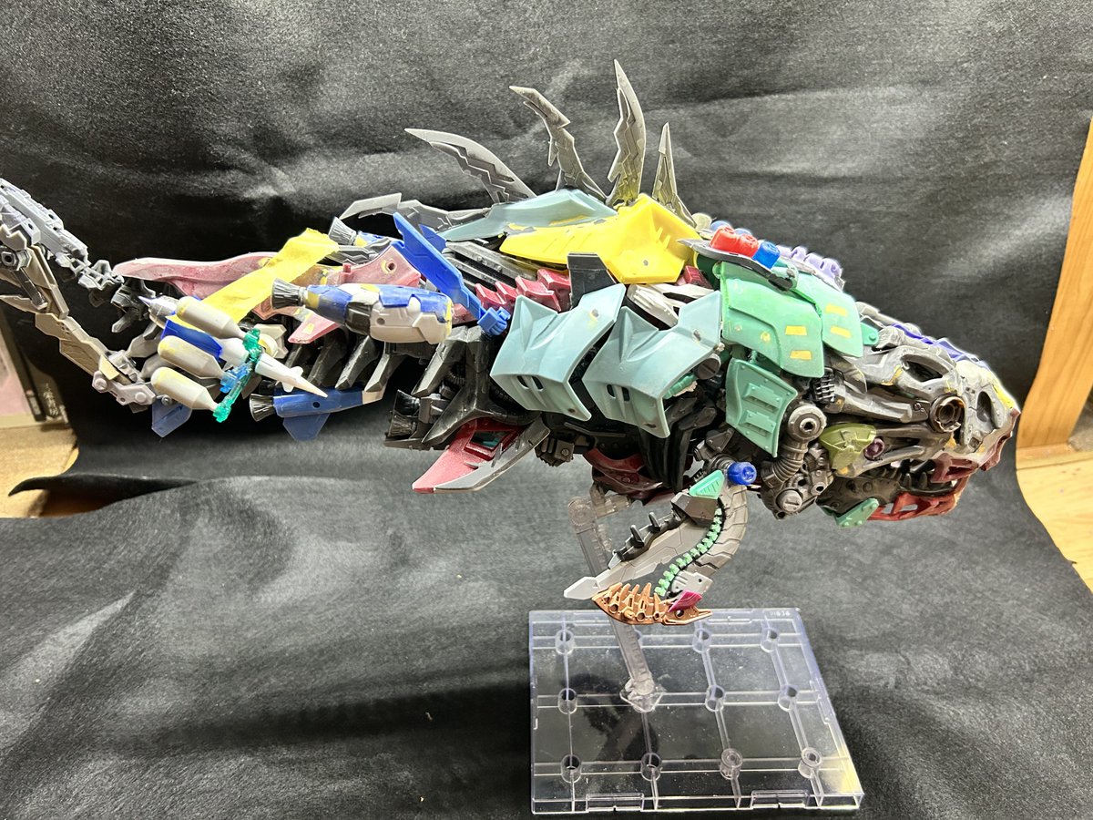 amacho_tenpura's tweet image. ダンクルオステウス種ゾイド
ほぼ形になったので
捨てサフ吹いてみました
半面はわかりやすいように残しています