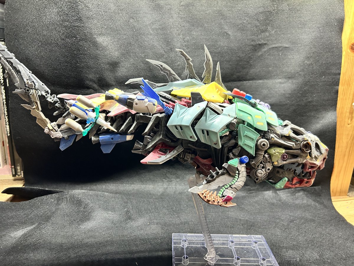 amacho_tenpura's tweet image. ダンクルオステウス種ゾイド
ほぼ形になったので
捨てサフ吹いてみました
半面はわかりやすいように残しています
