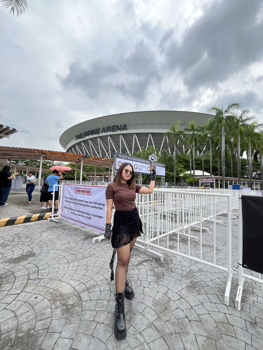 __killerqueenx's tweet photo. andito na ang asawa ni @felipsuperior 🥹🫶 hahahaha see u a’tin and sb19! lezzgaaawwww ❤️‍🔥

#SaWWorldTourPH #SaWWorldTourKickoff #sb19 #SimulaAtWakas_WorldTourKickOff #sb19 #SB19_JUSTIN #SB19_STELL #SB19_PABLO #sb19_josh #sb19_ken https://t.co/pV8AiSdDCQ