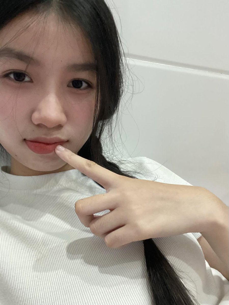 Handangyeu_2's tweet photo. Hmm kh bt có ai muốn xem cái đoá của e kh ta 💥 https://t.co/ePFAFGSLRD