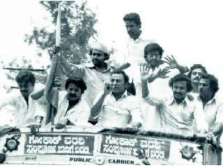 malnadkoos's tweet photo. There is no place for backstabbers in our hearts. @NimmaShivanna is NOT  KANNADA CHAKRAVARTHI. He is not worth of Kannadigas love. And he can never be his father. 

We were too wrong to even expect anything from this man! 

LOVE IS A TWO WAY STREET.