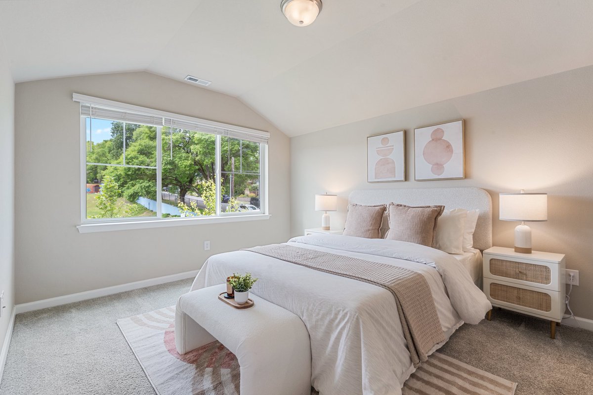 chrislire's tweet photo. 🏡 Just Listed in West Seattle! Modern 4BD/3BA home– full of light, space, and style
✨ 2,130 Sq Ft ❄️ A/C | 🛏️ Main-floor guest suite  🌳 Walk to parks, schools &amp; community center 💰 Offered at $850,000
📍6730 34th Ave SW Seastle 📲 DM for details https://t.co/9Lu3XXKxy8