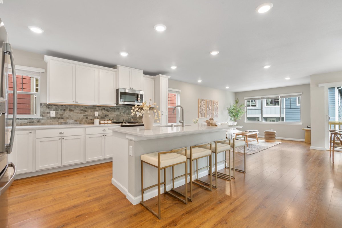 chrislire's tweet photo. 🏡 Just Listed in West Seattle! Modern 4BD/3BA home– full of light, space, and style
✨ 2,130 Sq Ft ❄️ A/C | 🛏️ Main-floor guest suite  🌳 Walk to parks, schools &amp; community center 💰 Offered at $850,000
📍6730 34th Ave SW Seastle 📲 DM for details https://t.co/9Lu3XXKxy8