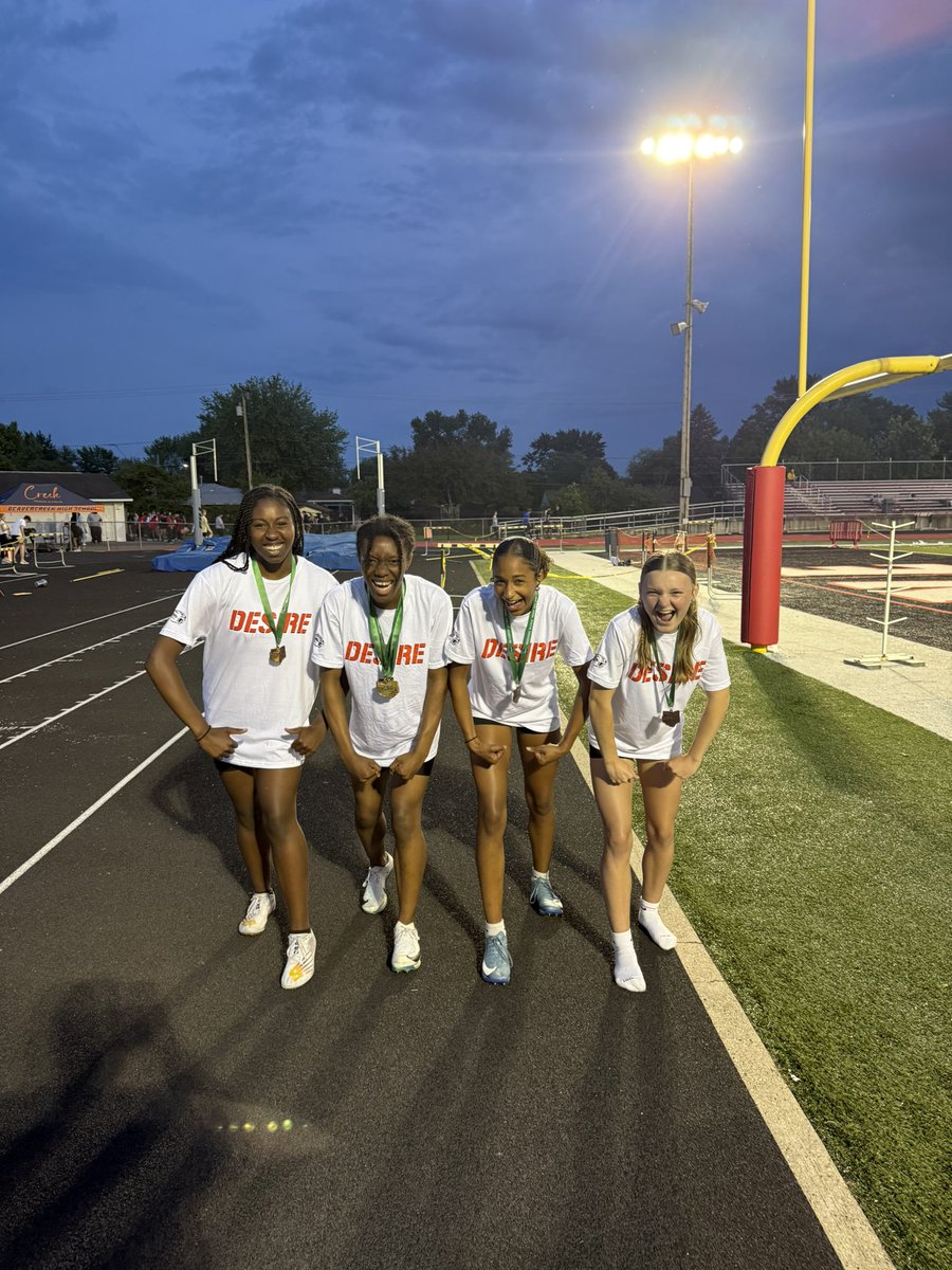 Bcreek_track's tweet photo. The ladies of Beavercreek finished 3rd at Regional finals in a tight 4x400 race, running the 5th fastest time in school history! Fr Maya Cook, Jr Aysiah Sims, Soph Emma Driver, & Soph Faith Brown are all State Bound! #desire #creekspeed #statebound @bcreekathletics @creekxc https://t.co/sNTzTcK4Tu