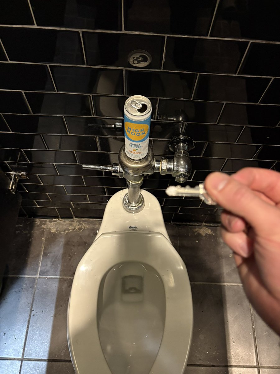 mikelemonade__'s tweet image. “Hurry up in the stall over there”
I’ll Swiss cheese your grandma lil nigga can it