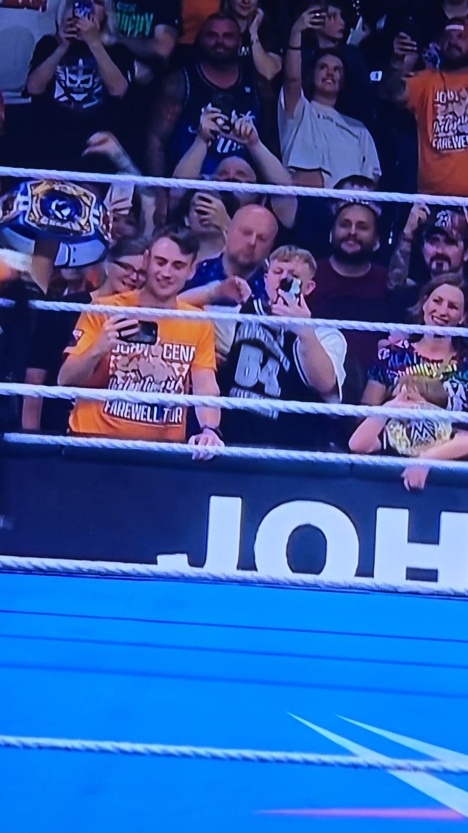 alexsisgomez22's tweet photo. Yessir @TheWyattFann @TheBrandonHodge #smackdown https://t.co/r0RmdWXcwf