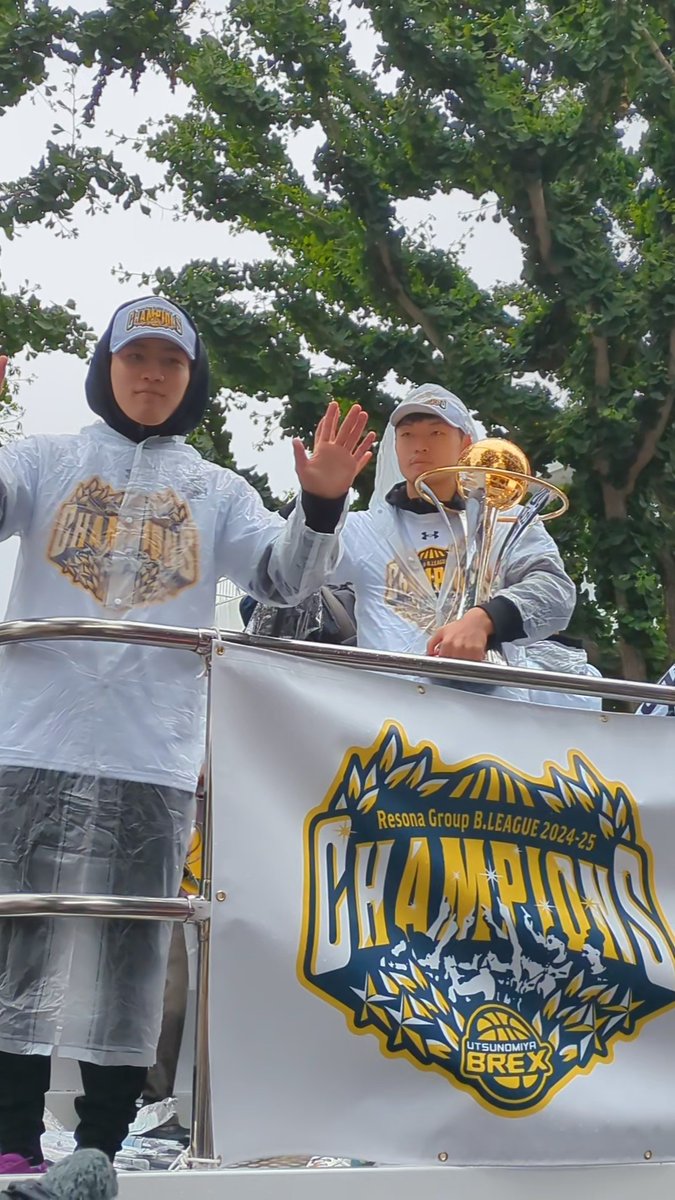 tochigi___boy's tweet photo. 🏀宇都宮ブレックス🏀 ✨優勝パレード✨が開催っ!!!😝🎉🎉🎉  

ということで、行ってきました〜♪  

3シーズンぶり、3度目の優勝😭✨  

本当におめでとう〜㊗️ 

#宇都宮ブレックス #B1 #バスケットボール好き #basketball #brex #優勝記念 #パレード #bリーグ #victory #日本一 #スポーツ選手 https://t.co/YeGclZbsAX