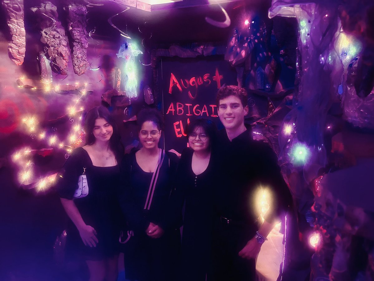 Christina Van tweet media