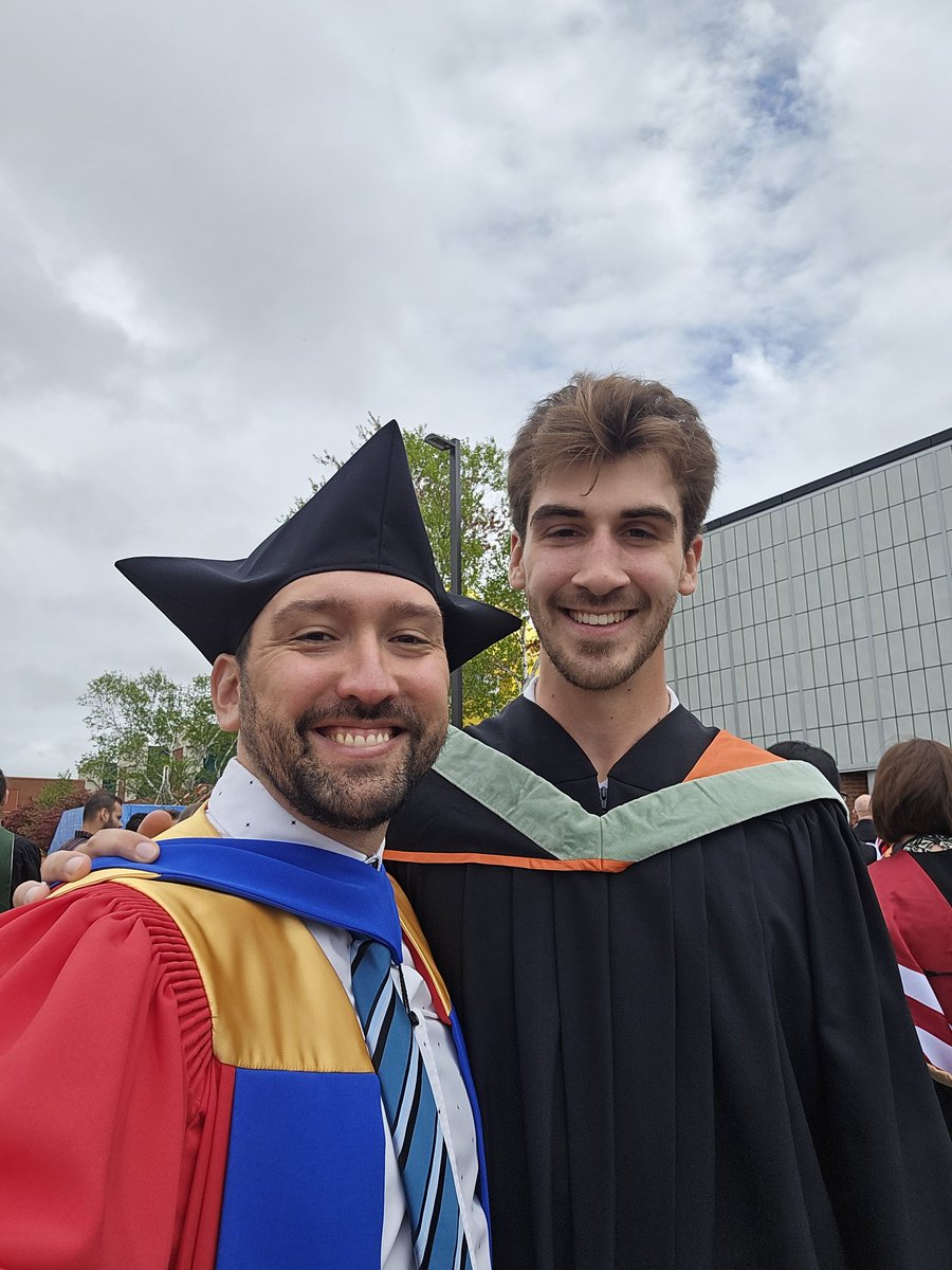 Simonthecurler's tweet photo. Another @cbuniversity Convocation for the books! Congratulations to the largest graduating class in @cbuniversity history - especially to everyone graduating from the Bachelor of Arts Community Studies (BACS) program. Great things are ahead for each of you!
#ProudProf https://t.co/yRKpcbpM7g