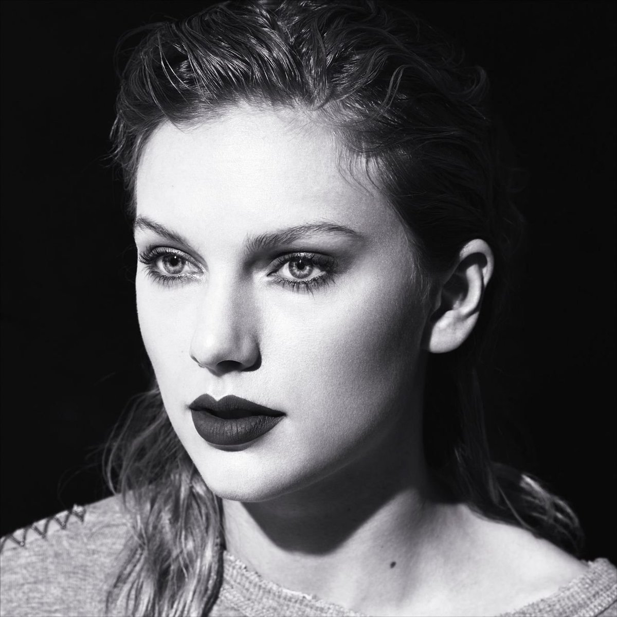 📈| “Reputation” by Taylor Swift has Re-ENTERED the top 15 of Apple Music US charts at #12