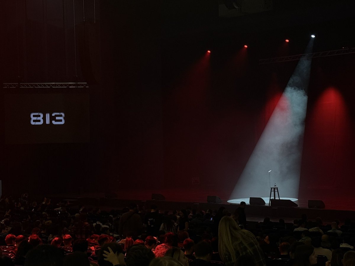 Сходила на Даню Поперечного. Все вбросы в твиттере, что у него чуть ли не z-материал - просто вбросы. Роскошный концерт, Даня верен своим принципам и огромная умница❤️‍🔥❤️‍🔥❤️‍🔥