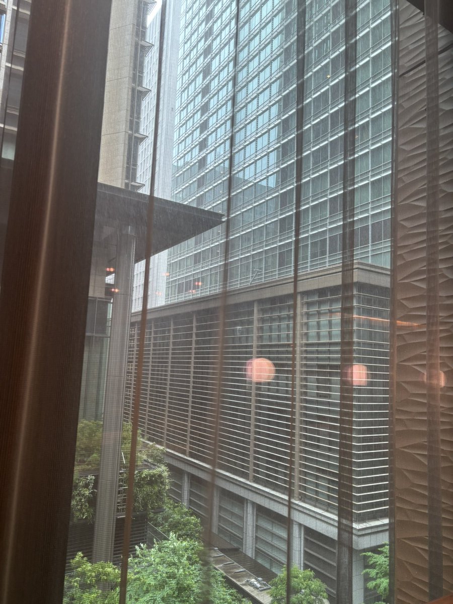 SuAMer_CoAMer_J's tweet photo. 本日はあいにくの雨ですね・・・
ご来場の皆様におかれましては、お足元にお気をつけていらして下さい!
本日のセミナは、マーケットキャッチアップ編です!
(インフレキャッチアップを勘案すると、どうしてもファミリー区分系がメインのお話になります・・・)
#不動産 #CoAM #CoAMer #マンション