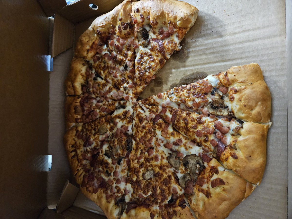 Magicpowaz's tweet photo. Ipizza2 https://t.co/HBynT73QAA