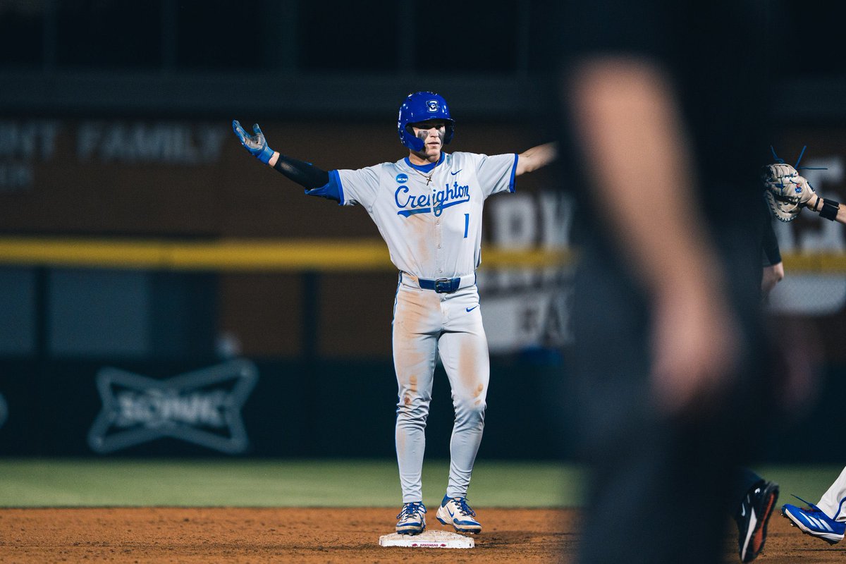 CreighTakes's tweet photo. IN THE LAST 9 MONTHS:

Creighton Basketball beats #1 Kansas
Creighton Volleyball beats #10 Kansas
Creighton Baseball beats #25 Kansas

The small school from Omaha is arguably the best program in the Midwest🔵⚪️ https://t.co/UynKEMs1FT