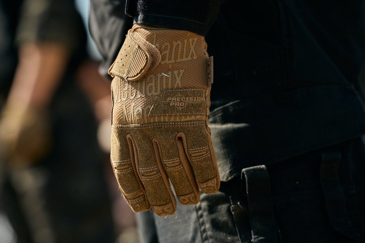 Mechanix_JP's tweet photo. Reposting https://t.co/Si38m3GELa
メカニクスウェアジャパンは、現役官公庁職員（消防士、警察官、自衛官等） が出場する日本発祥の短距離障害物レース 「スサノオジャパン第5回横浜大会」 (6月1日開催)に協賛しています。 命を懸けて人を救う人たち の現場での負傷率の低下や、各任務におけるパフォーマンス・技術の向上を目的としたプログラムを元に完成したフィットネスイベント「スサノオジャパン」のその理念に賛同しています。
今年3月2日に幕張海浜公園で開催された前回の大会では、自衛隊の選手にプレシジョンプロを着用していただき、その耐久性やグリップ力が競技の場で発揮されました。 メカニクスウェアは、過酷な環境で挑戦するすべてのプロフェッショナルを支えています。