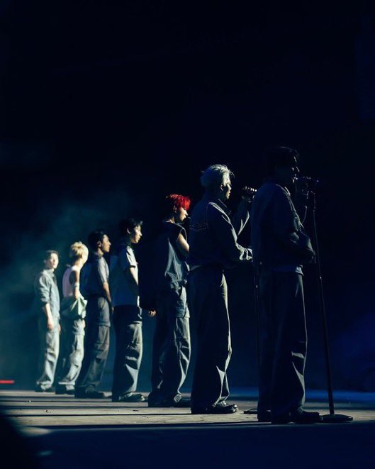Under   the   Coachella   lights  ──   seven 
silhouettes  ignite   the  stage,  weaving   a 
story of passion  and connection  through
 every note and hue.