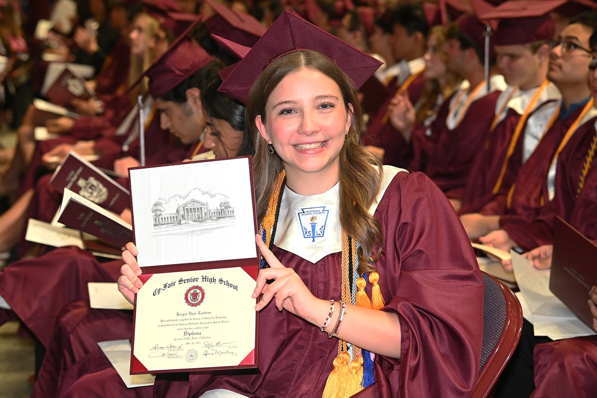 CFISDAbbie's tweet photo. @CyFairISD @CyFair_BFND @BerryCenter "We will recall with a sight, the happy times we've had together at Cy-Fair Senior High!" 

Congratulations to the @CyFair_BFND #Classof2025! BFND! #CFISDspirit #CyFairGrad https://t.co/kW2bvN4TDq