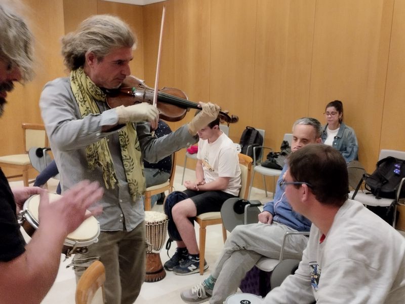 IV edición del proyecto colaborativo “Toca y Descubre” de la OCNE con Plena Inclusión Madrid
ritmo.es/actualidad/iv-…