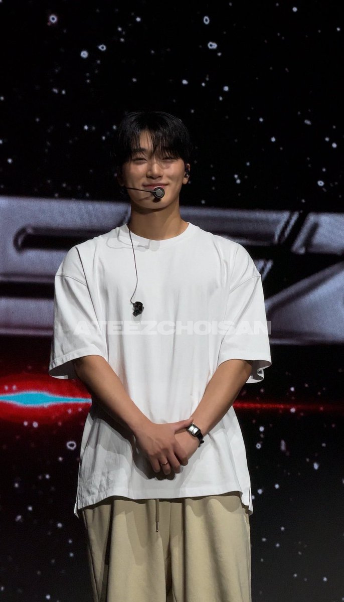 MY SAN !!!!!! HE LOOKS SO GENTLE SO SANI !!!!!