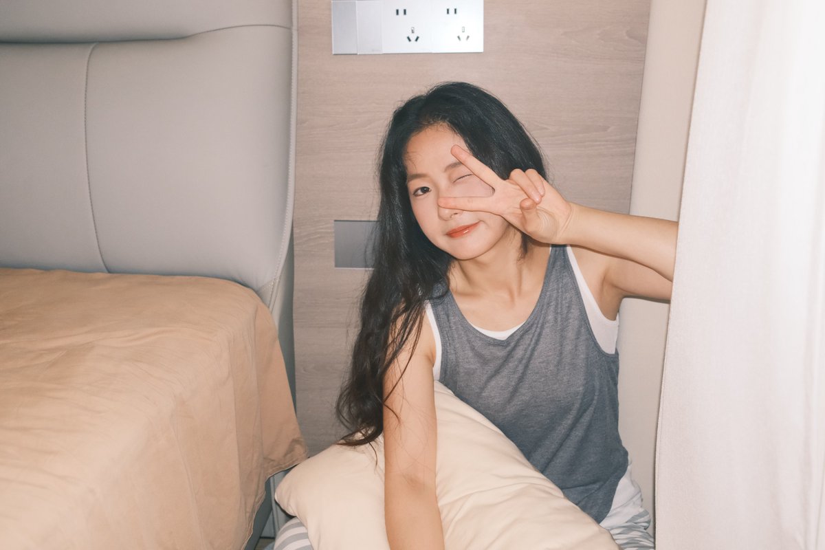 🐉 端午安康！今天吃粽子了嘛？

🍙你们都喜欢吃什么馅儿的呀？
       甜粽（豆沙/红枣）请扣1
       咸粽（蛋黄/肉粽）请扣2

🤔 还有…白粽蘸糖的？说出你的选择！