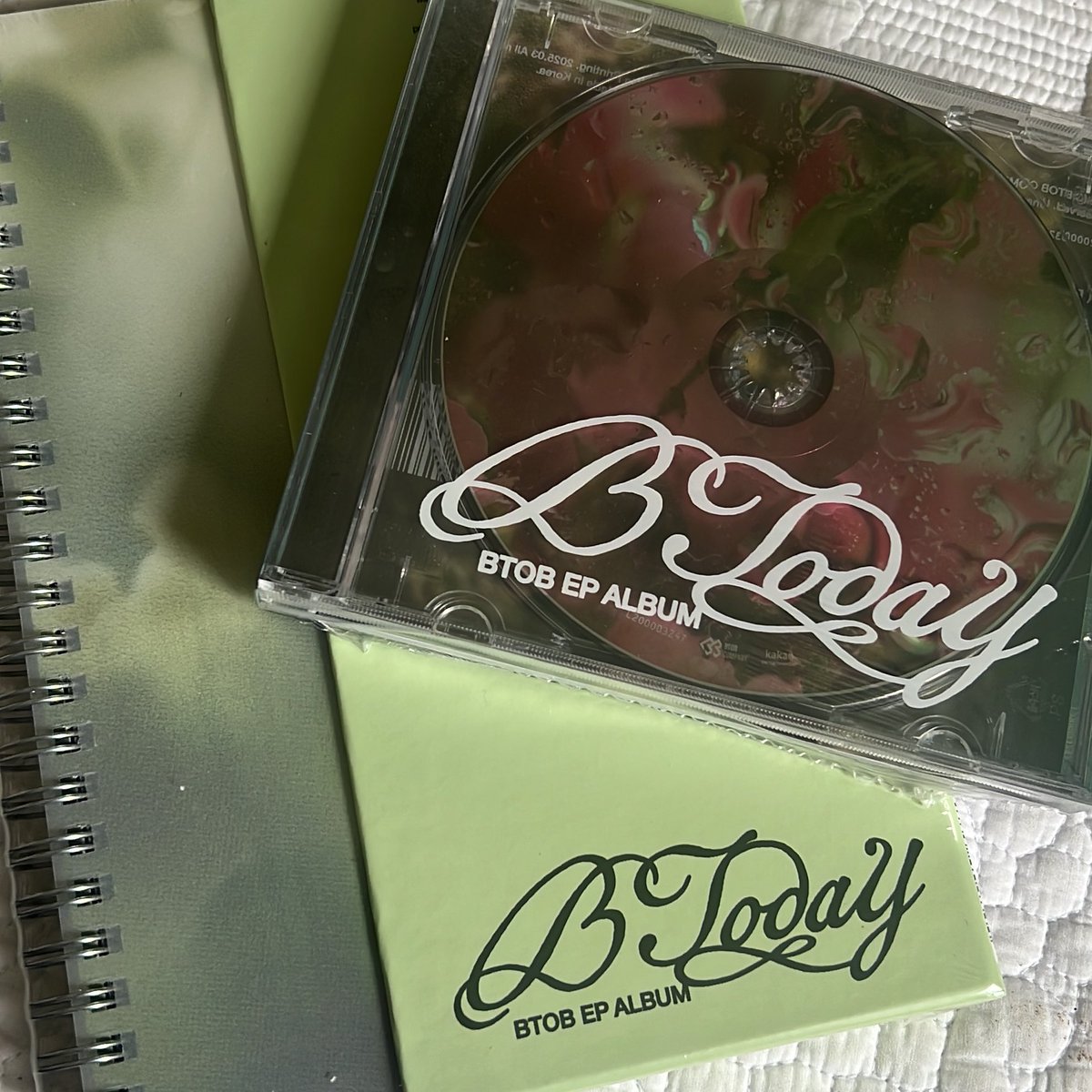 [이벤트]
비투데이 앨범을 학생멜로디 분들에게 나눔합니다🥹💙
당첨되신 분들에게 쥬얼 버전과 포토북 버전을 같이 보내드려요💓

당첨수량 : 10개
응모조건
- RT, 좋아요🥹
- 반택비/준등기비용 부담 가능하신 분
- 학생증 인증 가능하신 분

일요일 23시에 당발하겠습니다😉